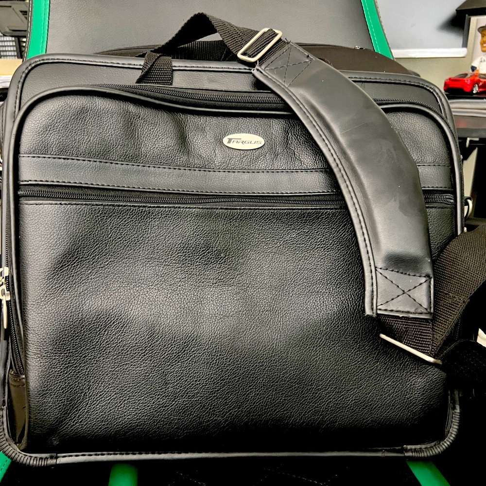 Targus black leather laptop bag.